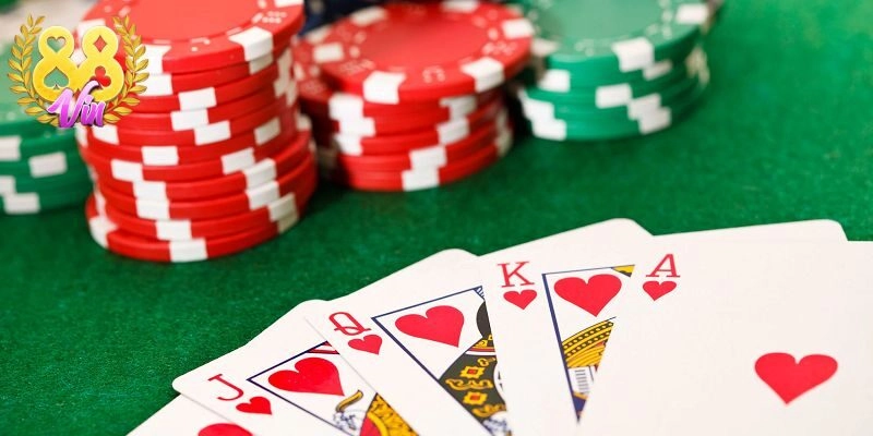 Hướng dẫn cách chia bài Poker chi tiết, dễ hiểu